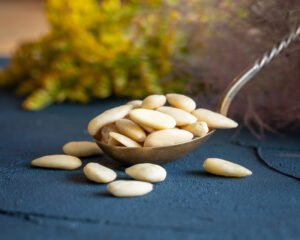 Organic shelled almonds