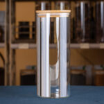 Stiklinis indas biriems produktams su bambukiniu dangteliu (10x25 cm, apie 1,6 L)