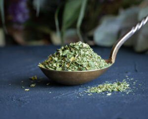 Organic moringa leaves (chopped)