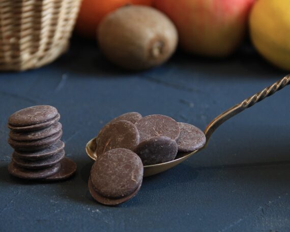 Organic dark chocolate discs (70%)