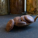 Ekologiška ceremoninė kakavos masė diskeliais