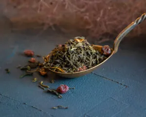 Organic green tea with cranberries, raspberries and rosehip