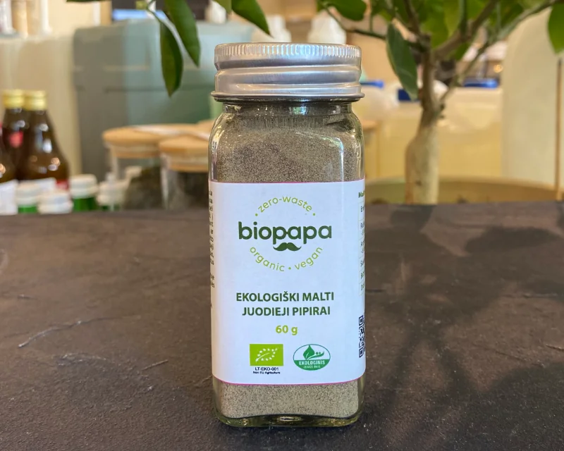 ekologiski-juodieji-pipirai-stikliniame-indelyje Ekologiški malti juodieji pipirai, 60 g, Biopapa - Image 1